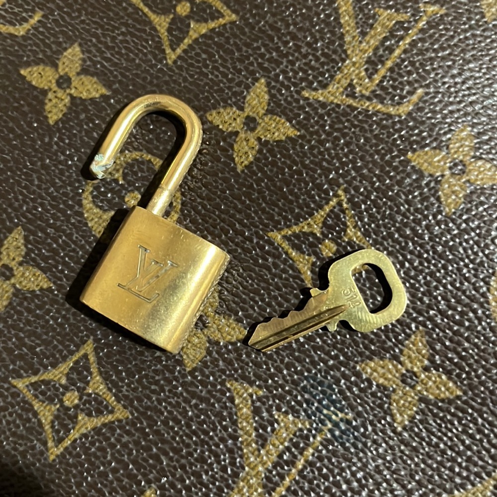 Authentic LV Lock & Key #314 🔐 - Picture 3 of 4